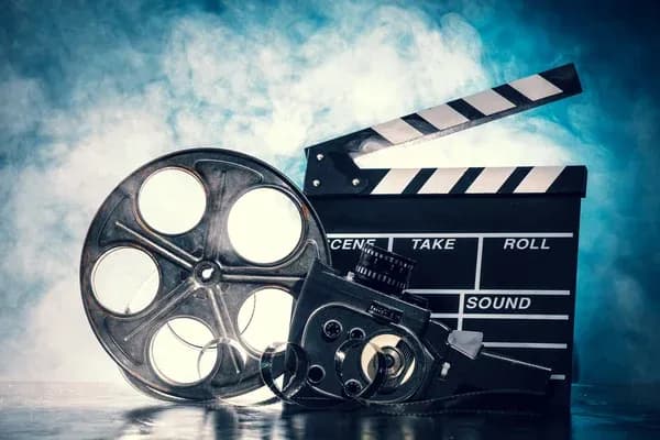 Od ekranu do codzienności: Jak filmy kształtują nasze zachowania i zwyczaje