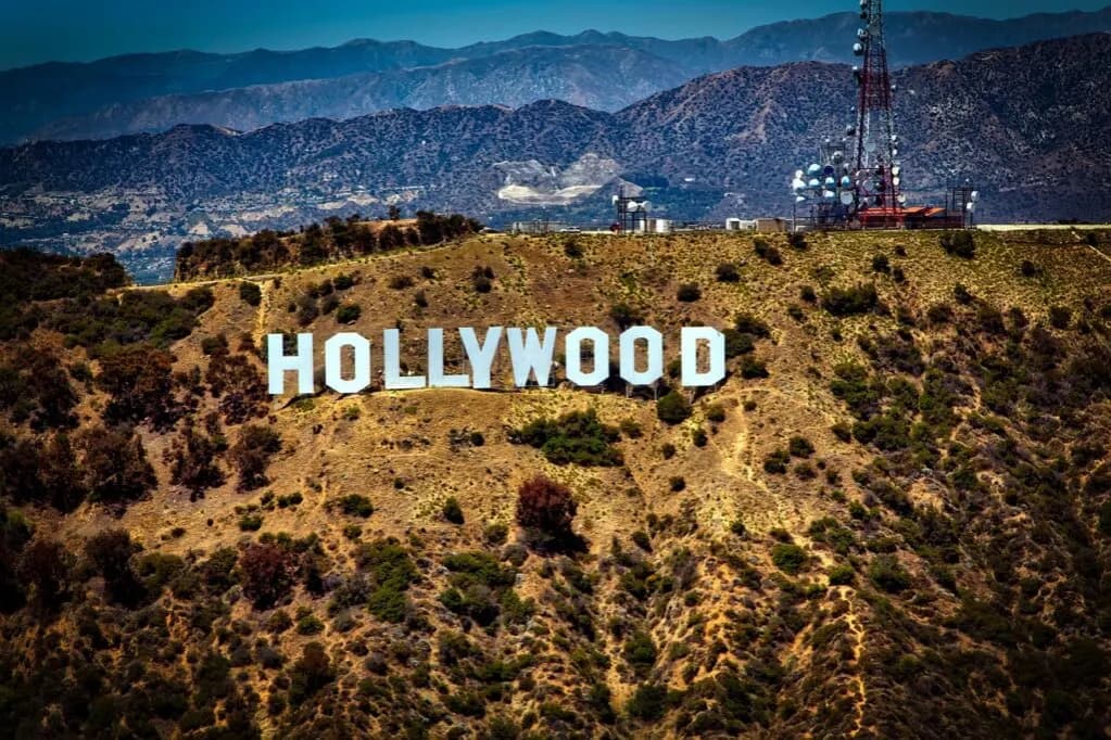 Poznaj gwiazdy mieszkające w Hollywood: lista najsłynniejszych rezydencji