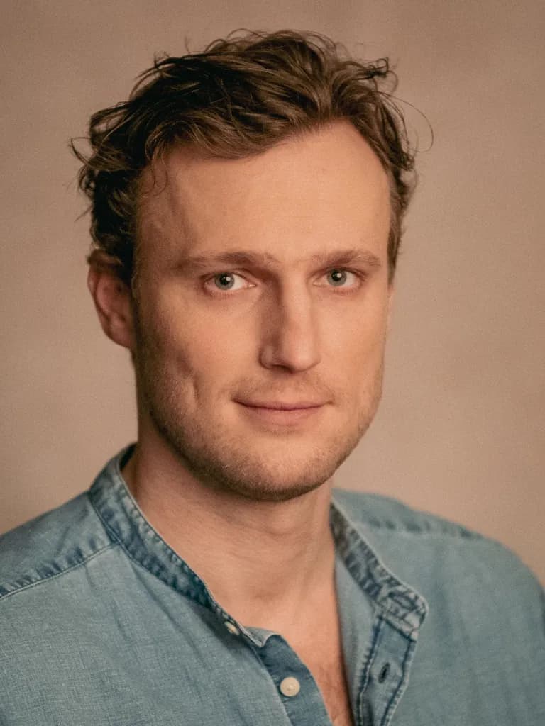 Karol Dziuba: biografia, najważniejsze role i aktualne projekty aktora