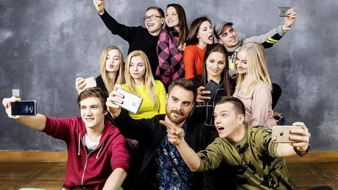 Aktorzy 19 plus: kto gra w serialu, ich role i ciekawostki z planu